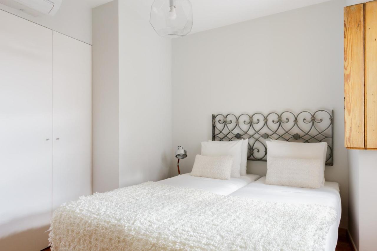 Chiado Rooftop Retreat: 19th Century Charm with River Views Lisbon Exterior photo